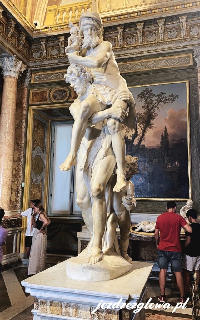 Marmurowa rzeźba "Eneasz, Anchizes i Askaniusz" w rzymskiej Galerii Borghese