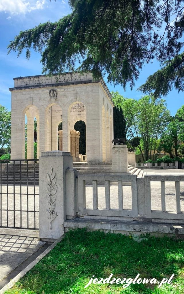Mausoleo Ossario Garibaldino na wzgórzu Janikulum w Rzymie