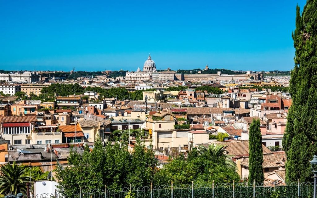 Panorama Rzymu z Tarasu Pincio w ogrodach Willi Borghese