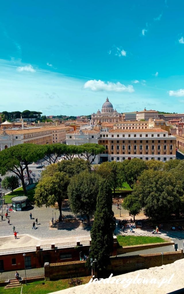 Panorama Rzymu z widokiem na Bazylikę św. Piotra w Watykanie