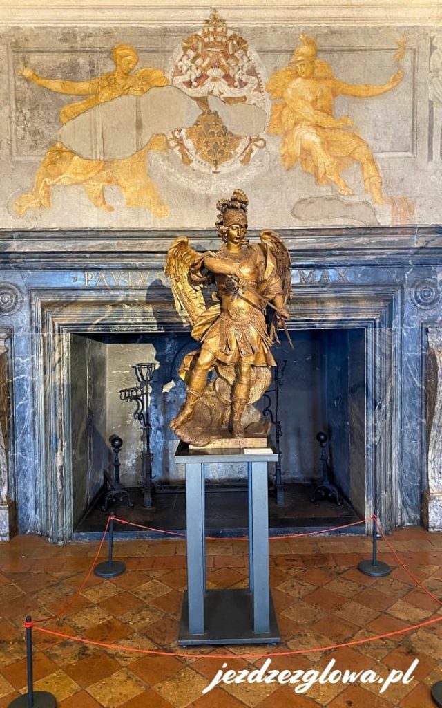 Rzeźba Archanioła Michała w Zamku Świętego Anioła w Rzymie