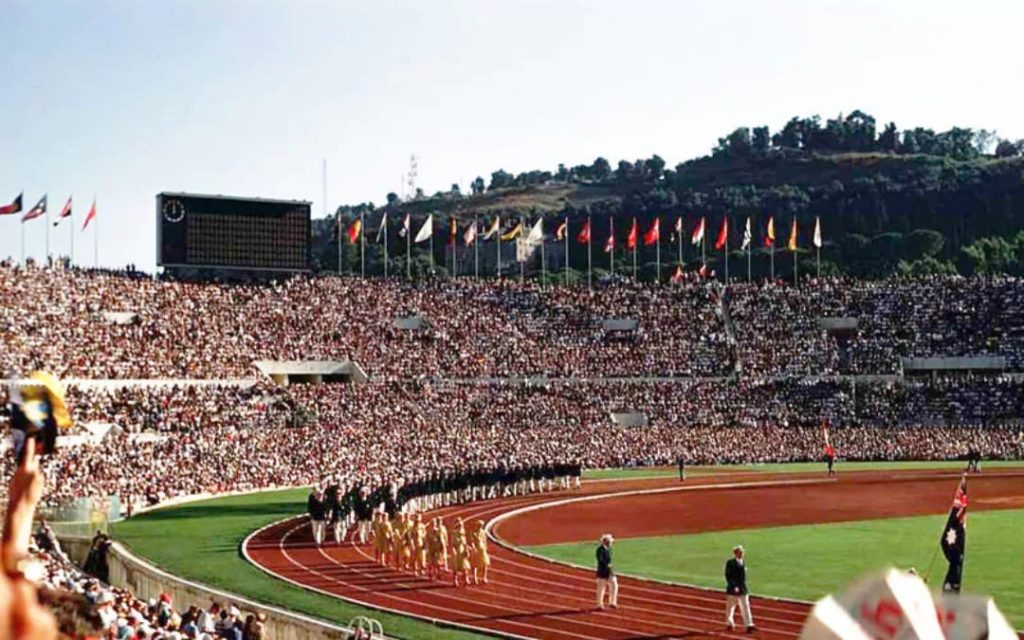 Stadio Olimpico ze sportowcami i kibicującą widownią w Rzymie