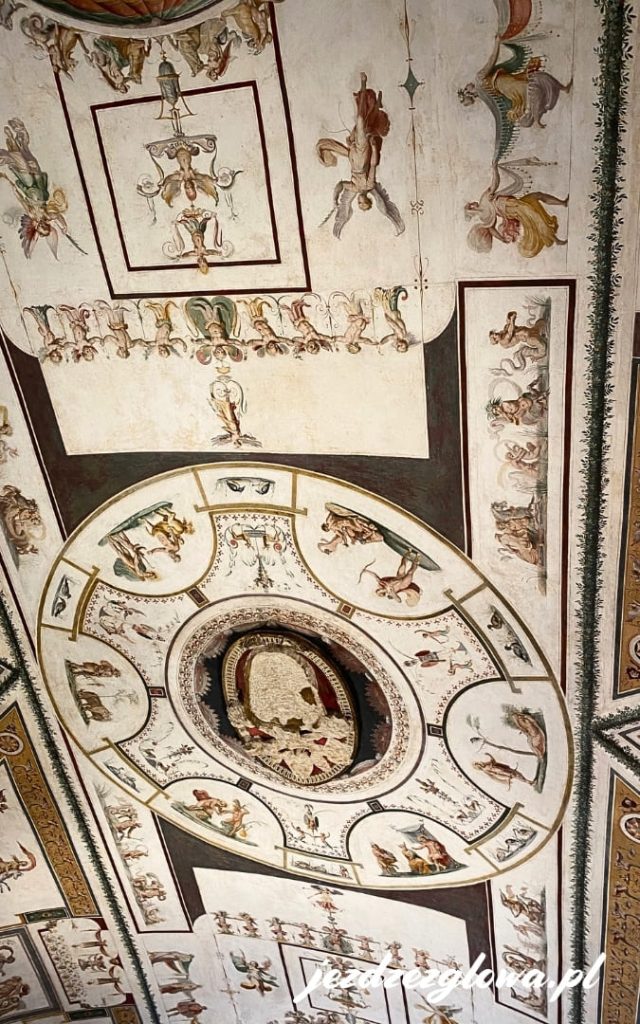 Sufit w sali dell'Apollo w Zamku Świętego Anioła w Rzymie