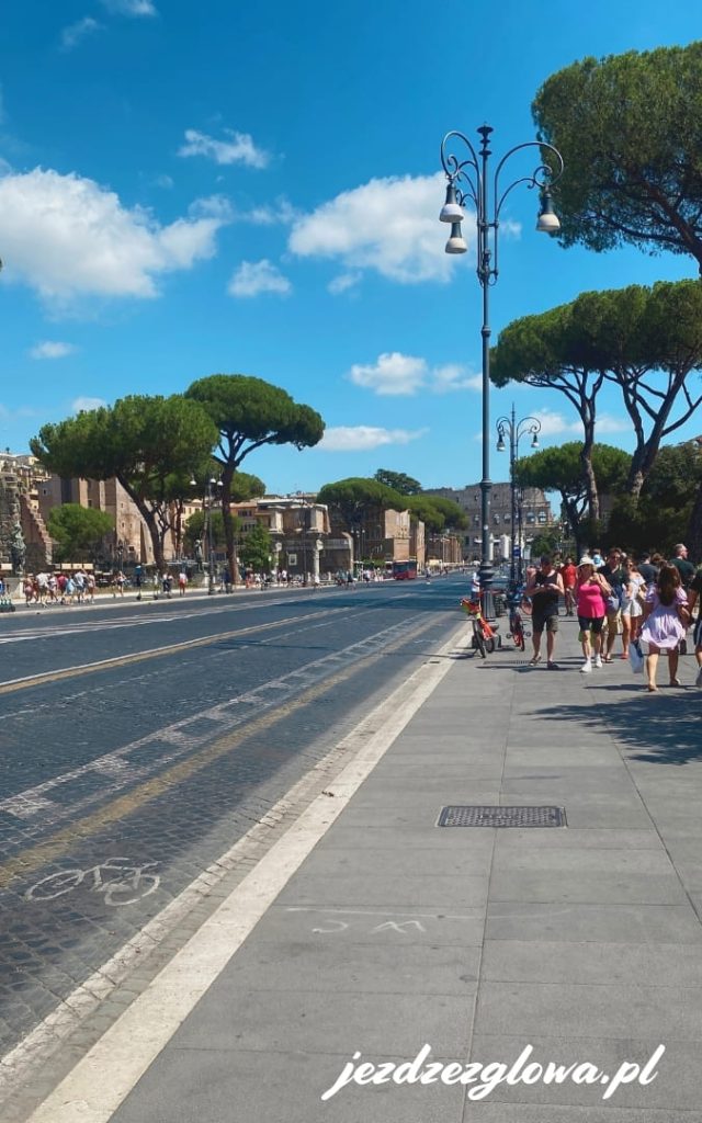 Ulica Via dei Fori Imperiali w Rzymie