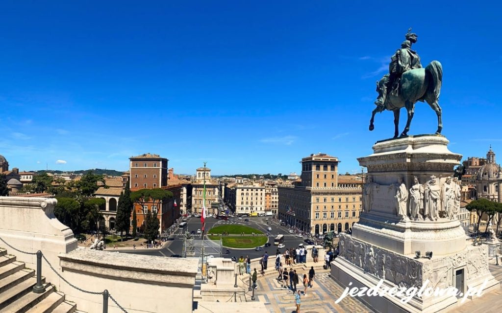 Widok na Piazza Venezia oraz Pomnik Wiktora Emanuela II