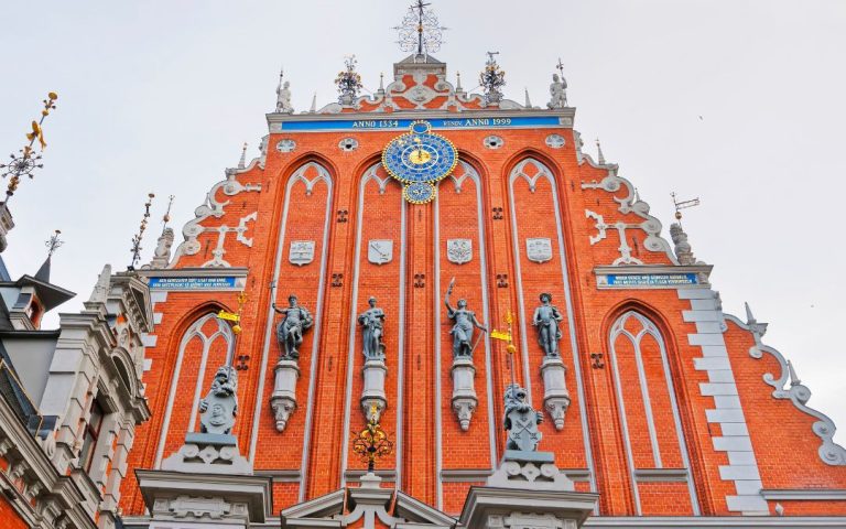 Dom Bractwa Czarnogłowych w Rydze – historia i tajemnice legendarnego bractwa