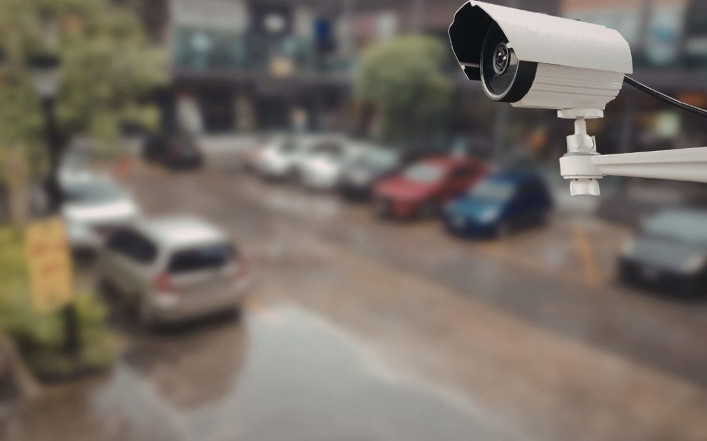 Kamera ustawiona na parking