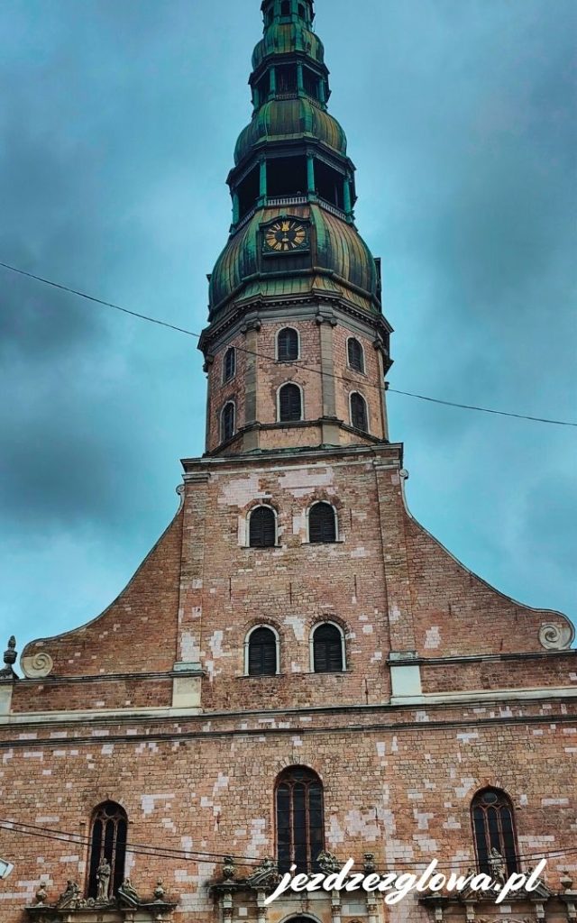 
Monumentalna wieża kościoła św. Piotra, jeden z najwyższych punktów ryskiej starówki