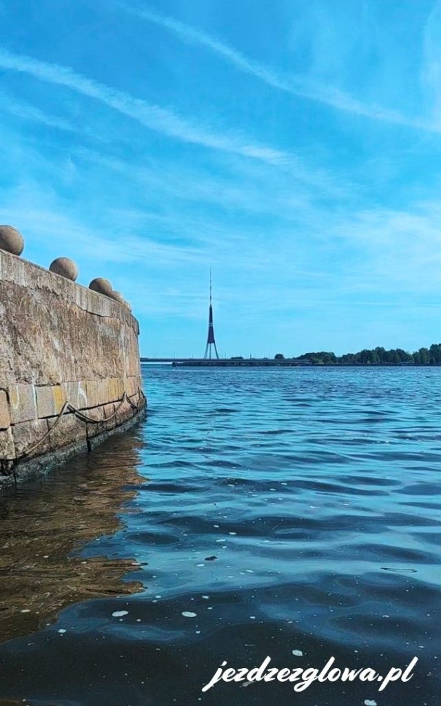 Panorama Dźwiny w Rydze z widokiem na horyzont