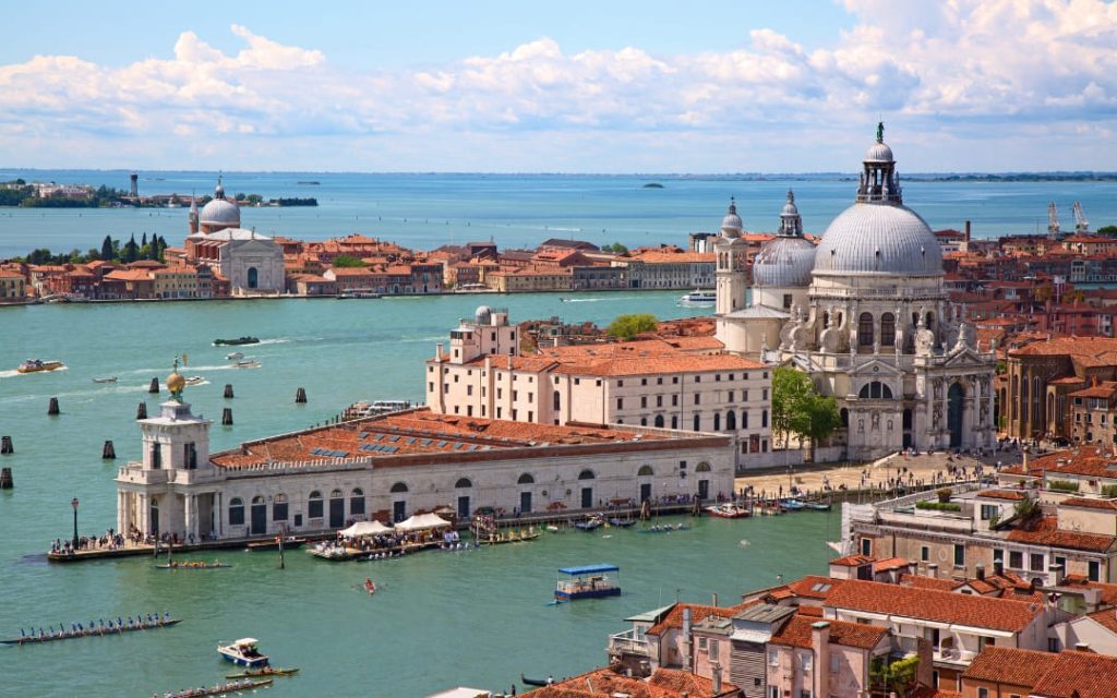 Panorama Punta della Dogana w Wenecji z widokiem na Bazylikę Santa Maria della Salute 