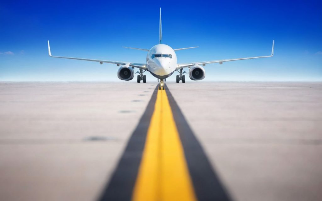 Samolot startujący z pasa startowego