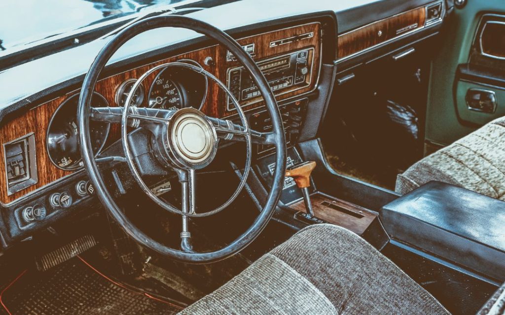 Wnętrze starego vintage samochodu