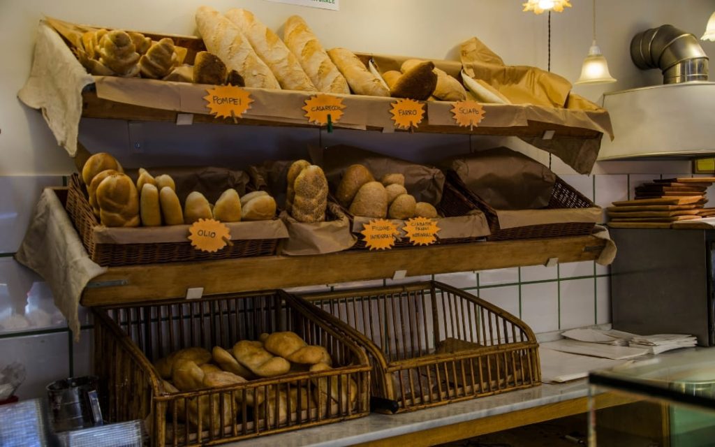 Wnętrze włoskiej piekarni w dzielnicy San Lorenzo w Rzymie