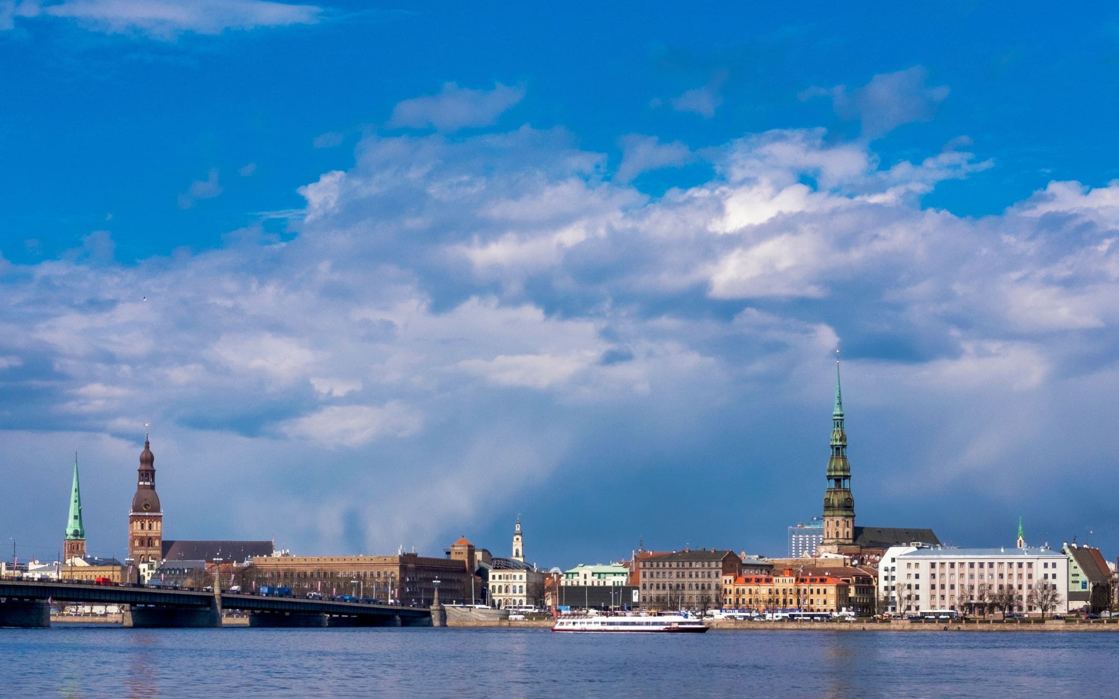 Panorama Rygi z rzeką Dźwiną