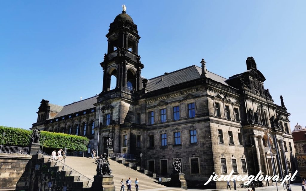 Sächsisches Ständehaus przy Tarasach Brühla w Dreźnie - elegancki zabytek nad Łabą i ważny punkt spaceru po starym mieście