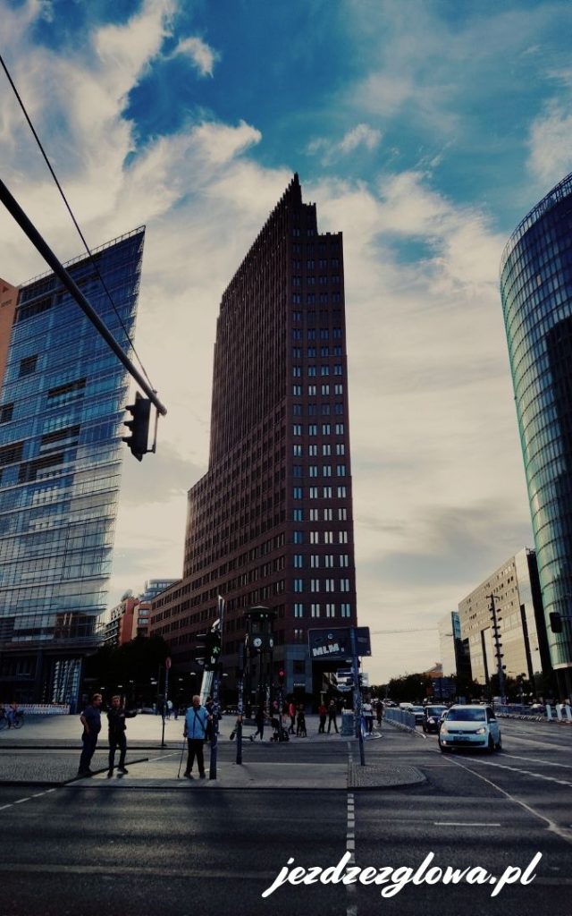 Kollhoff Tower i nowoczesne wieżowce przy Potsdamer Platz w Berlinie