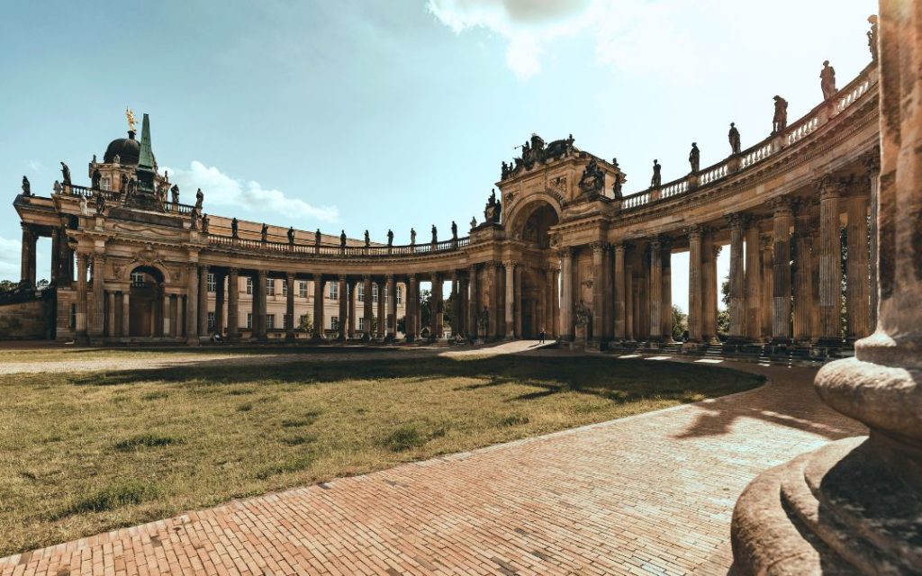 Kolumnada przy Nowym Pałacu w Parku Sanssouci