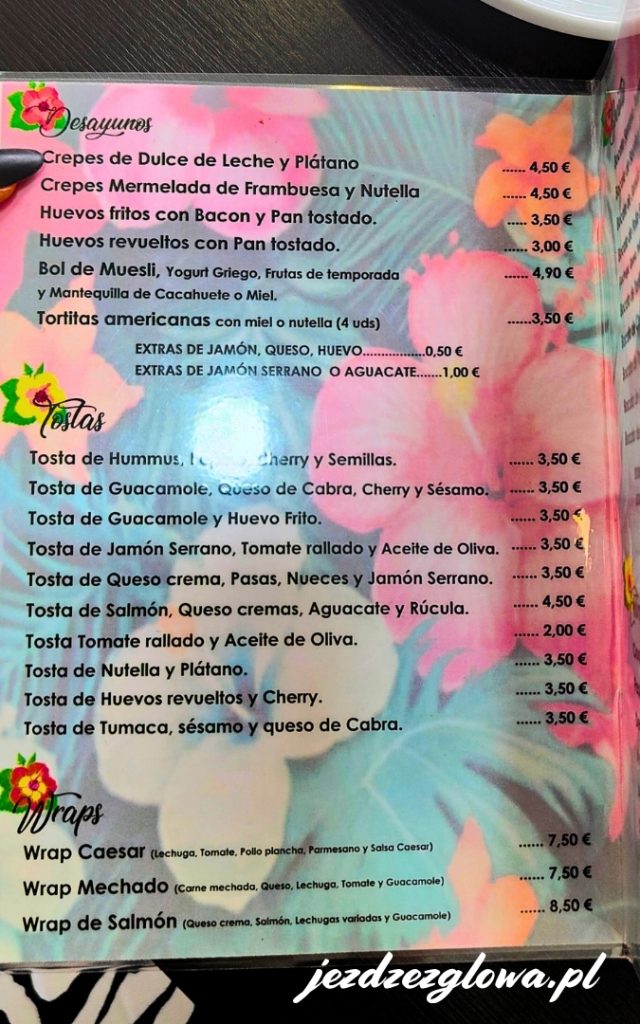 Menu śniadaniowe w lokalnej kawiarni na Gran Canarii