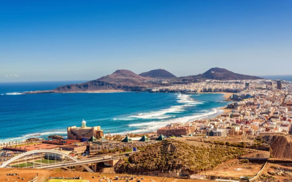 Panorama Las Palmas i plaży Las Canteras na Gran Canarii