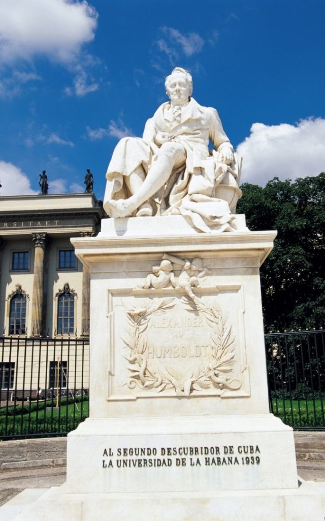 Pomnik Alexandra von Humboldta przed Uniwersytetem Humboldtów w Berlinie