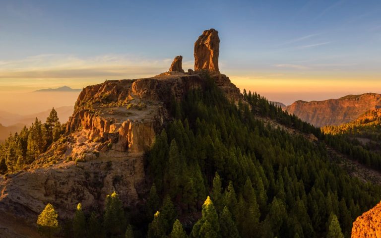 Roque Nublo o zachodzie słońca w Gran Canarii