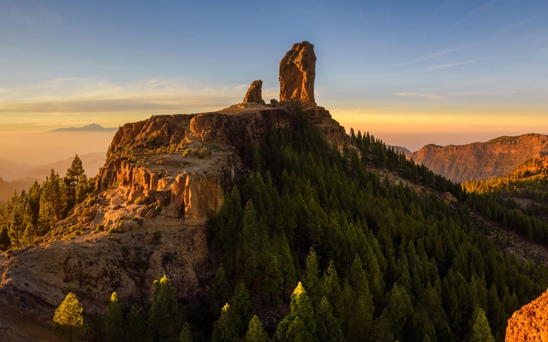 Roque Nublo o zachodzie słońca w Gran Canarii