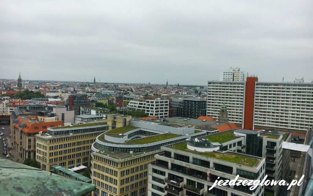 Rozległy widok na centrum Berlina z wysokości Katedry Berlińskiej