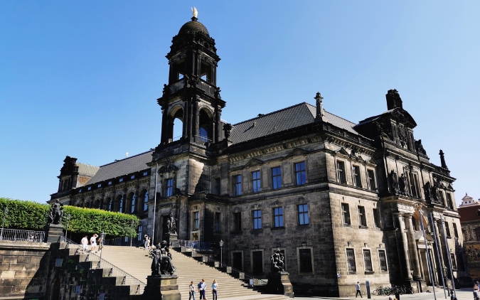 Sächsisches Ständehaus przy Tarasach Brühla w Dreźnie - elegancki zabytek nad Łabą i ważny punkt spaceru po starym mieście