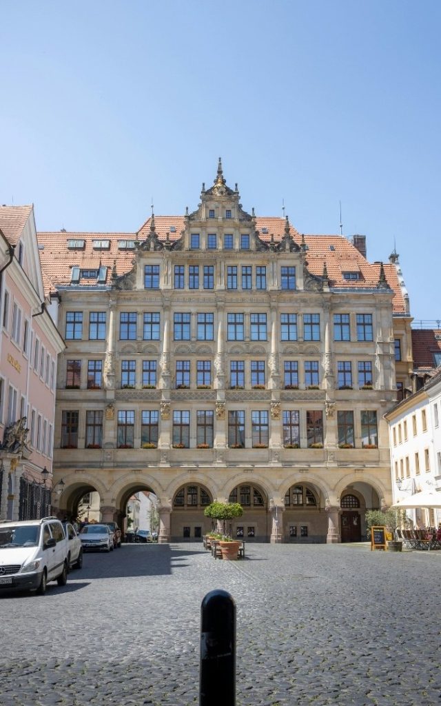 Schönhof w Görlitz przy Untermarkt z renesansową fasadą
