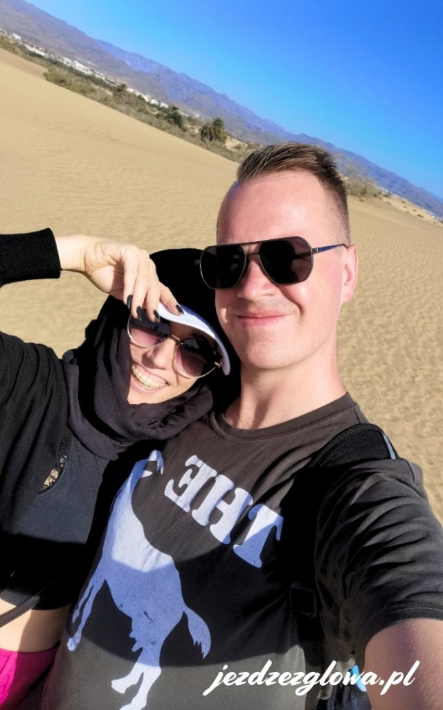 Turyści na wydmach Dunas de Maspalomas