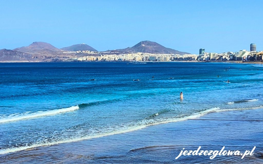 Widok na Playa de Las Canteras i panoramę Las Palmas de Gran Canaria