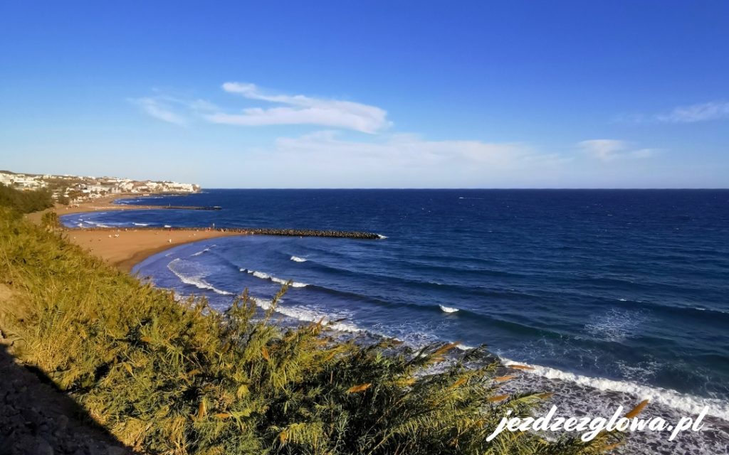 Widok z promenady na Playa del Veril na Gran Canarii
