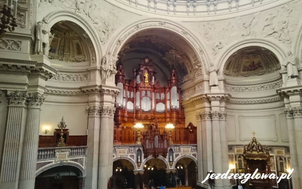 Wnętrze Katedry Berlińskiej Berliner Dom z organami