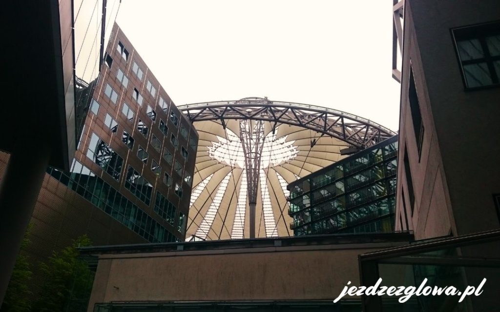 Zadaszenie Sony Center przy Potsdamer Platz w Berlinie