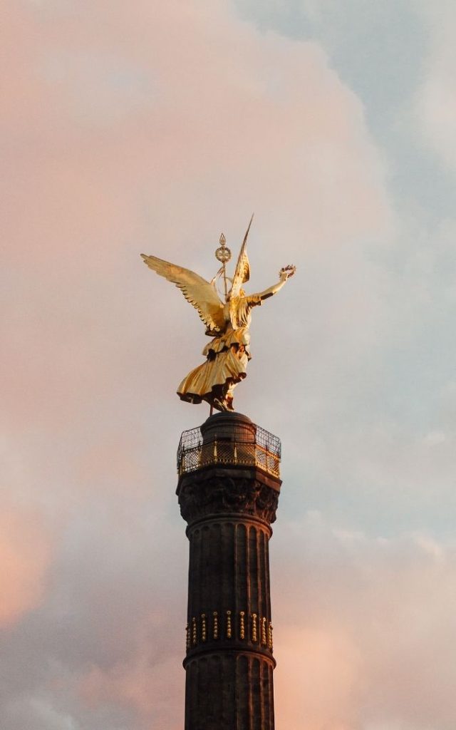 Złota Wiktoria na szczycie Kolumny Zwycięstwa w Berlinie