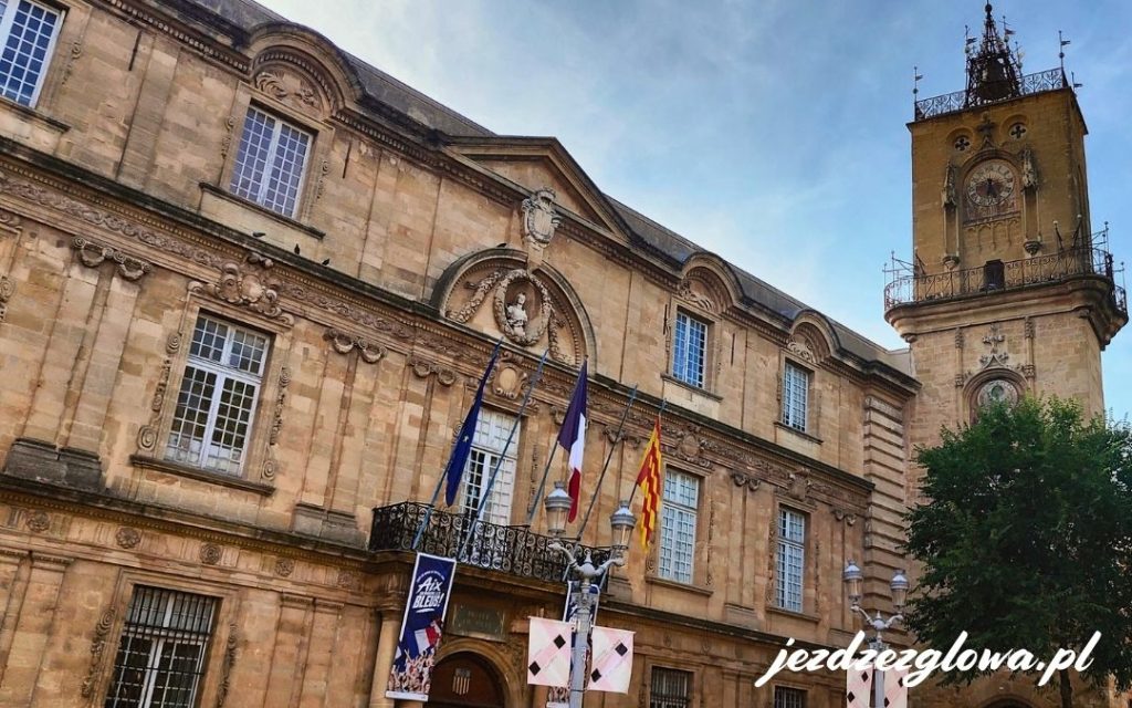 Aix-en-Provence – ratusz i zabytkowa wieża zegarowa, serce historycznego miasta