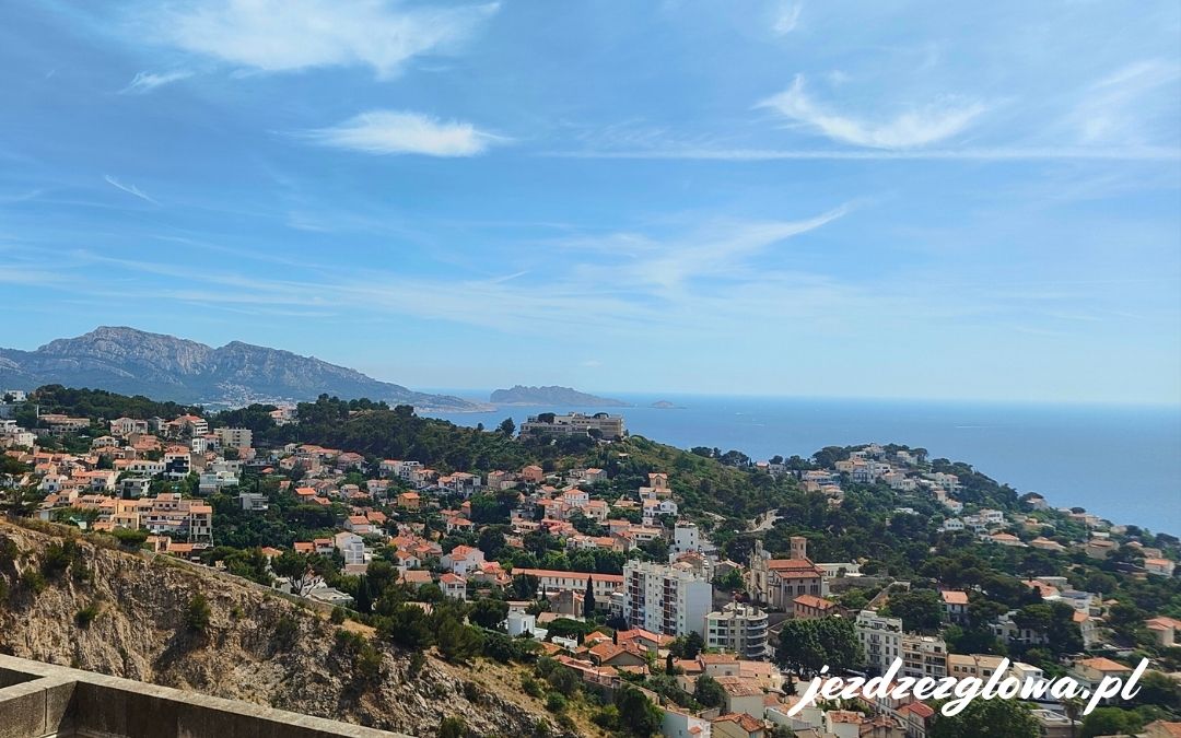 Marsylia z Notre-Dame de la Garde – panorama Starego Portu, morza i miasta z lotu ptaka