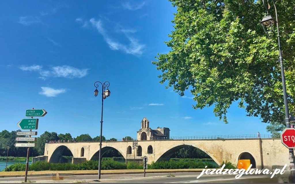 Pont d'Avignon – słynny most na Rodanie, ikona Awinionu i piosenki znanej na całym świecie